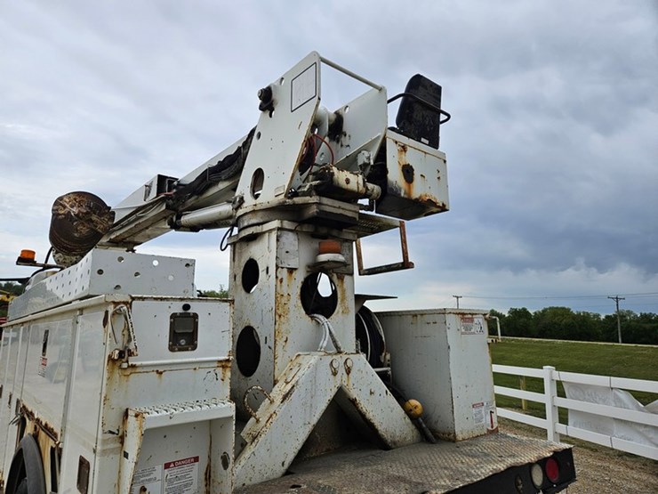 2005-international-durastar-4300-image-19