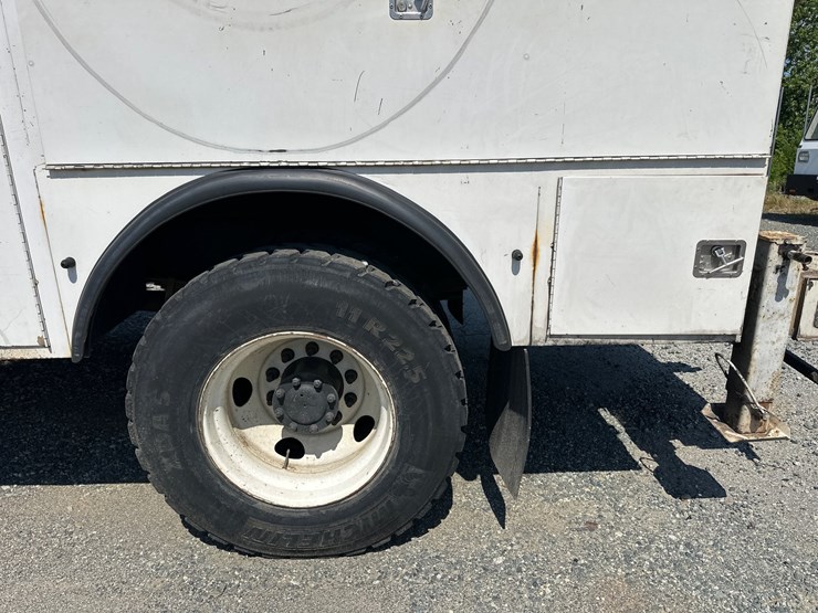#11-•-2007-chevy-c8500-service-truck-image-32