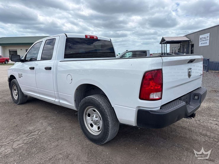2020-ram-1500-classic-image-4