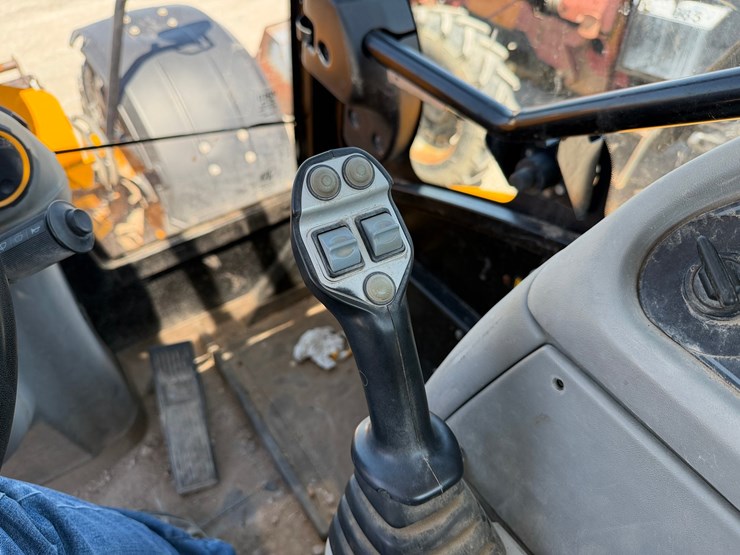 jcb-tm320-image-11