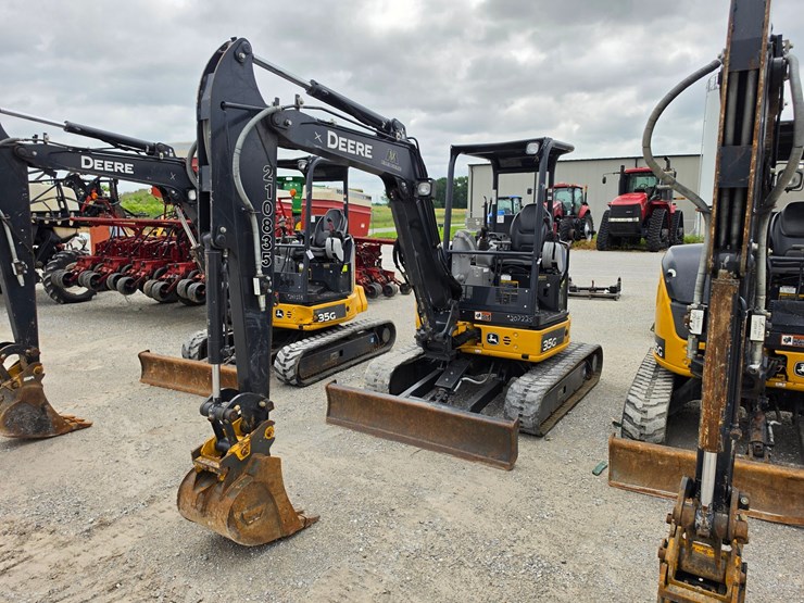 2020-deere-35g-image-1