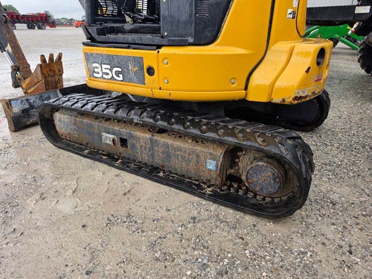 2020-deere-35g-image-12