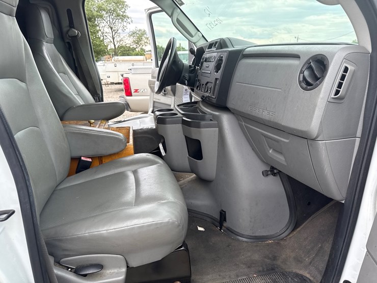 #24-•-2012-ford-van-image-32