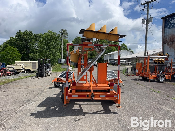 2014-north-america-traffic-ptl2.4x-portable-traffic-light-image-6