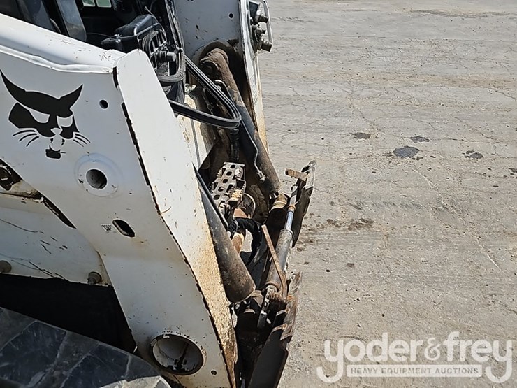 2021-bobcat-t870-image-12