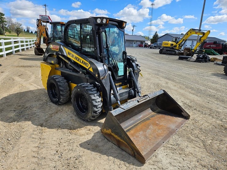 2021-new-holland-l318-image-7