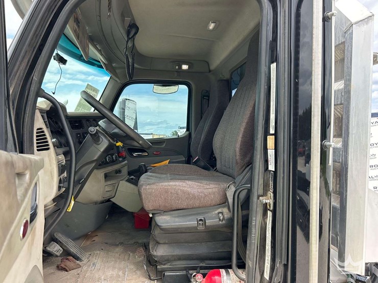 2018-peterbilt-579-image-12