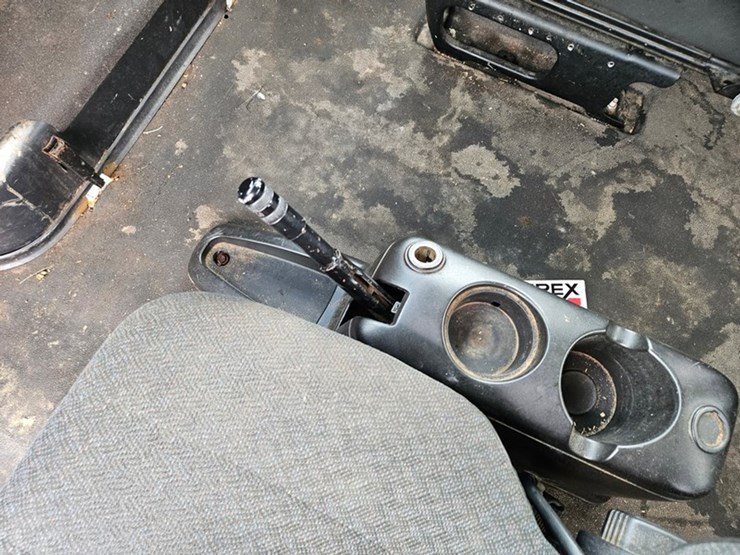 2003-gmc-5500-image-38