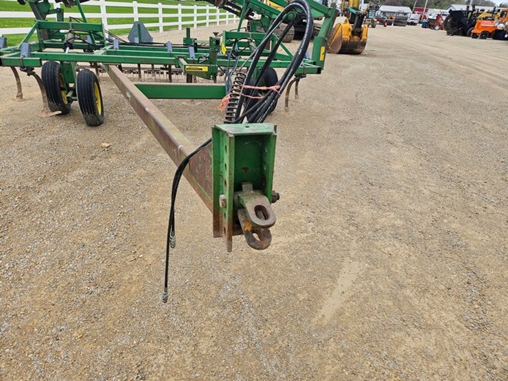 john-deere-16-image-9