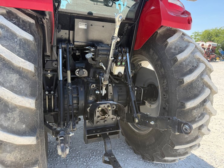 2022-case-ih-farmall-120a-image-7