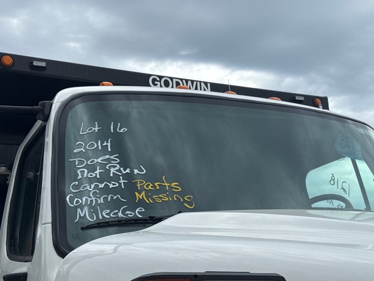 2014-freightliner-114sd-image-2