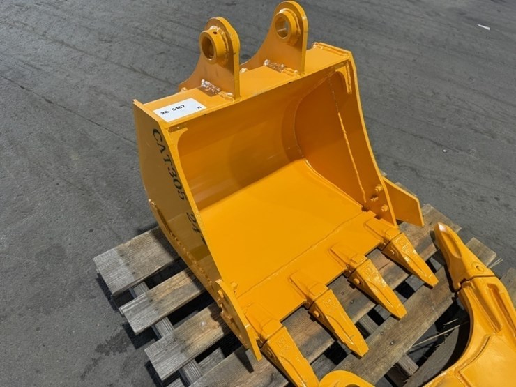 2026-caterpillar-305-image-1