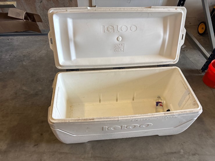 #4071-•-large-igloo-ice-chest-image-4