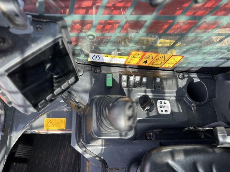 2024-takeuchi-tl10v2-image-22