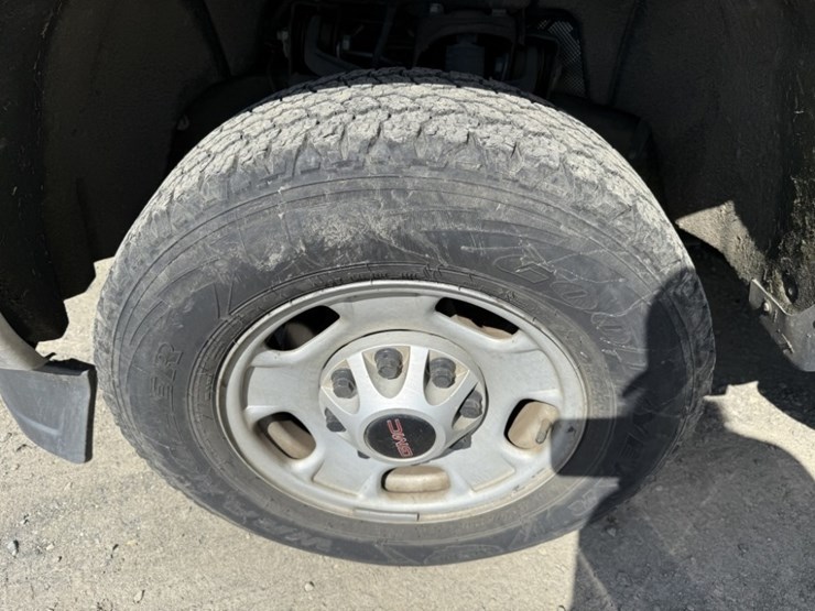 2016-gmc-sierra-2500-image-15