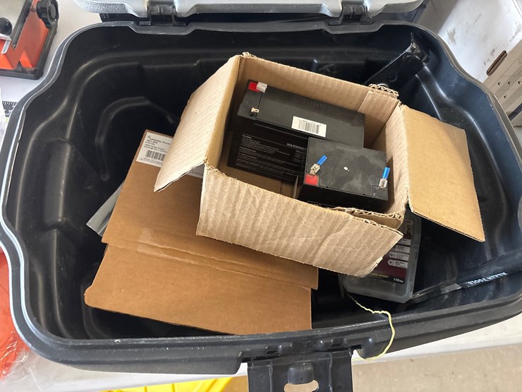 #4045-•-box-with-contents-image-4