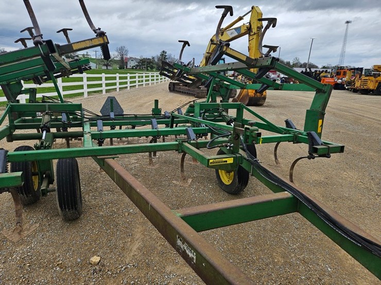 john-deere-16-image-11