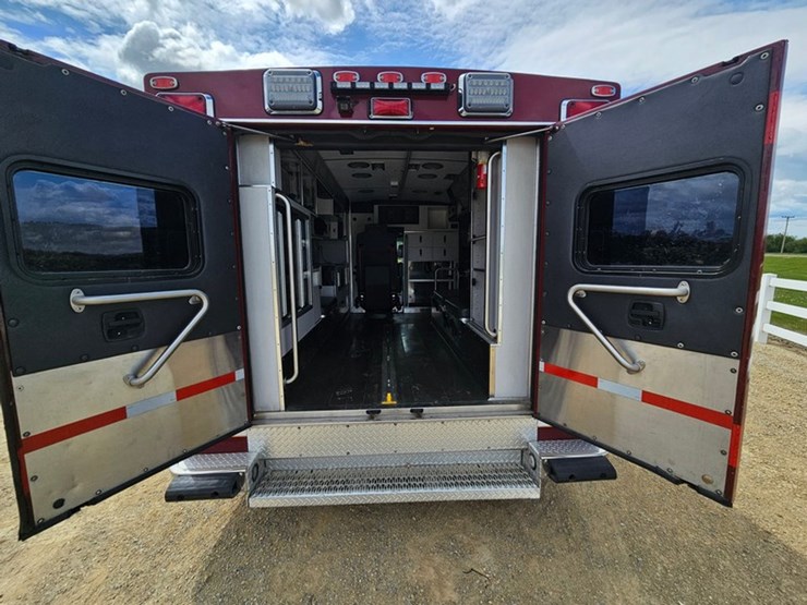 2016-ford-e450-image-19
