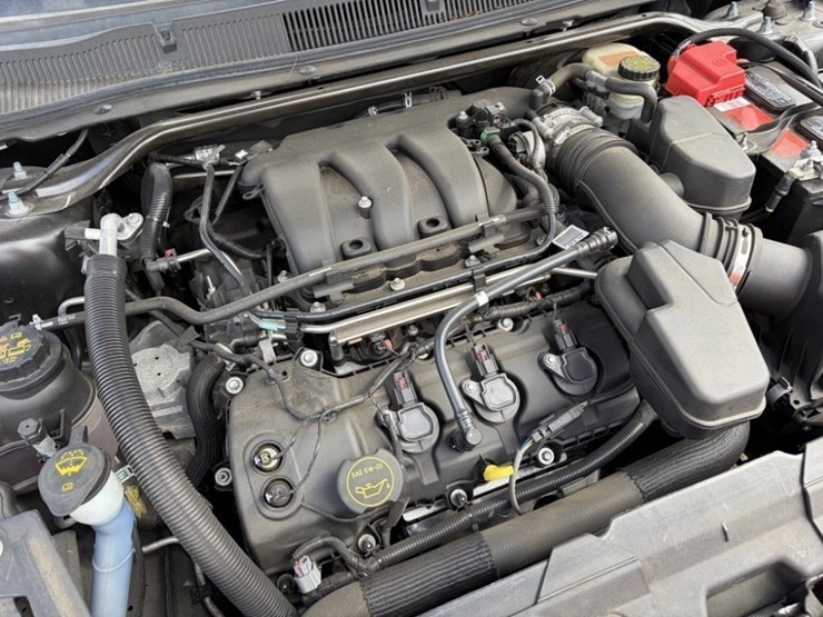 2016-ford-taurus-sedan-image-13