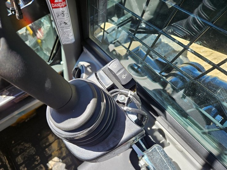 new-holland-l328-image-22