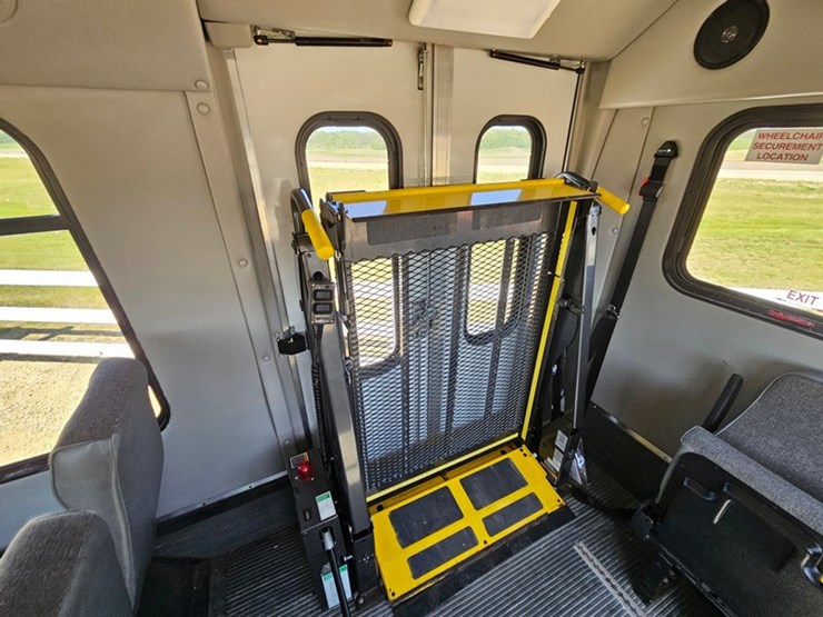 2012-ford-e350-image-35