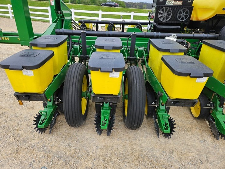 john-deere-7200-image-79