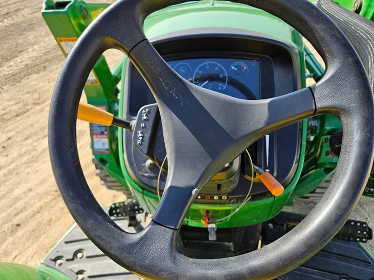 john-deere-4052m-image-32