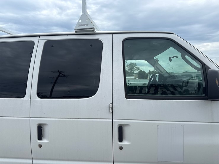 #24-•-2012-ford-van-image-22
