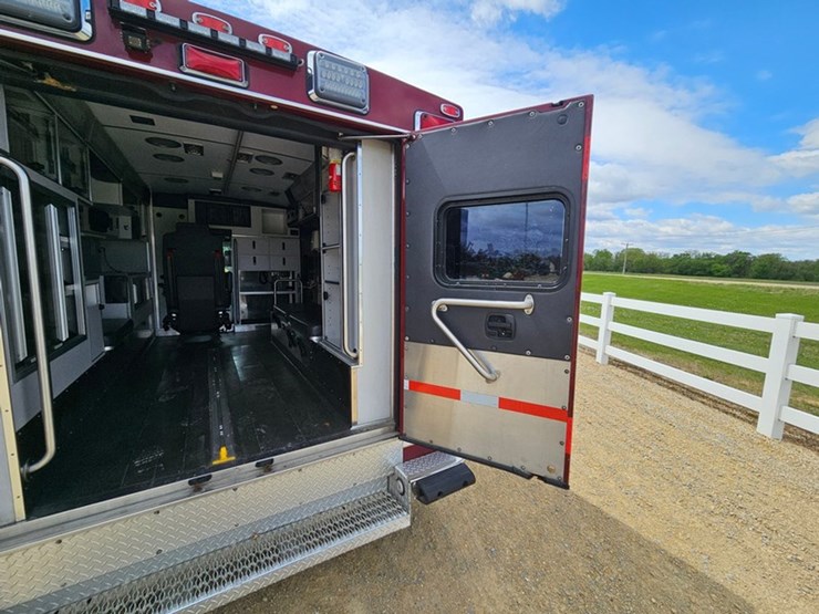 2016-ford-e450-image-21