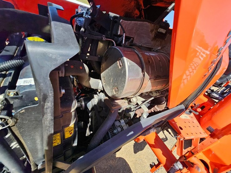 2021-kubota-l4701-image-18
