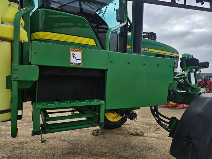 john-deere-4700-image-40