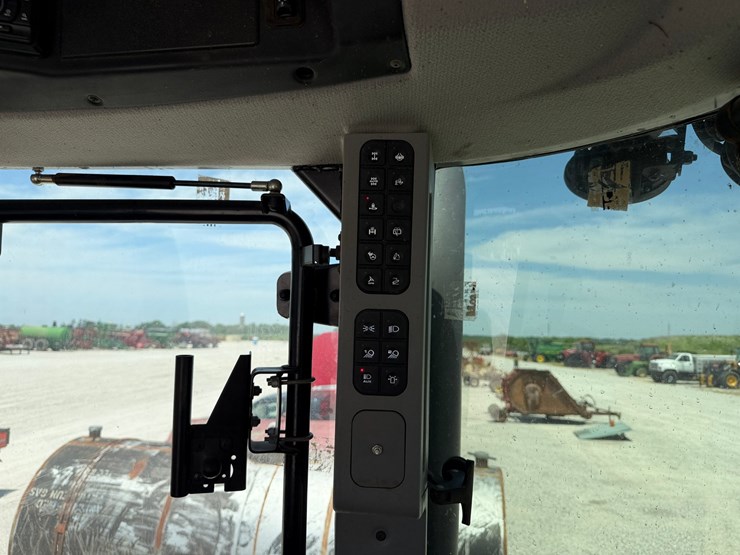 #212254-•-2022-jcb-8330-fastrac-tractor-image-17