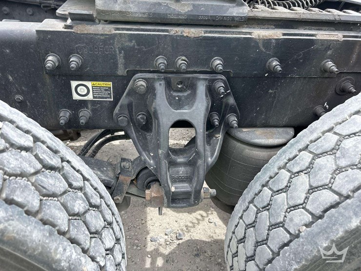2018-peterbilt-579-image-32