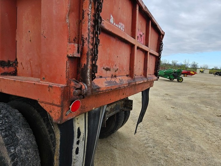 1975-ford-f750-image-12