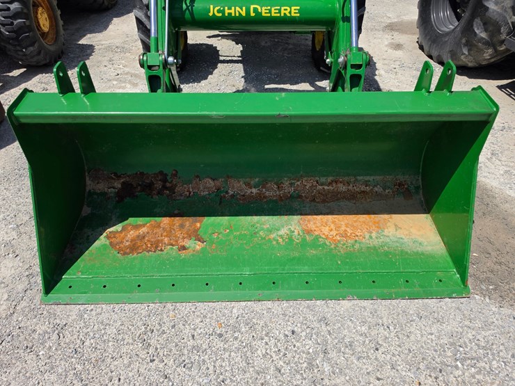 2022-john-deere-5100e-image-3