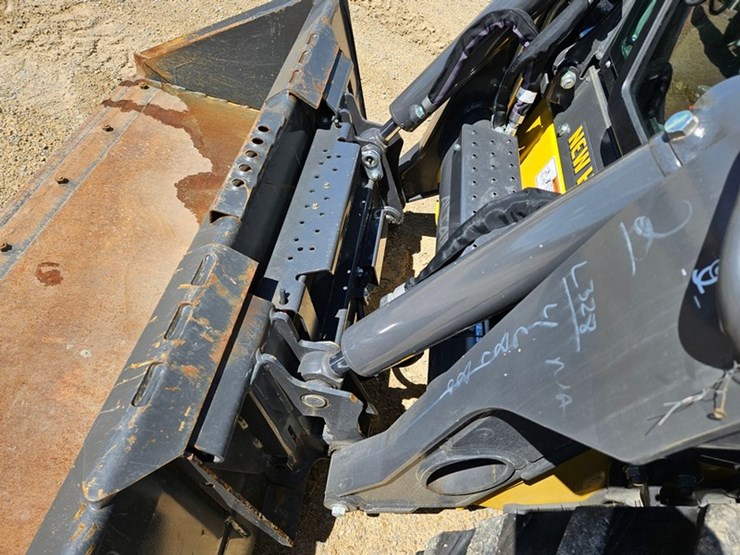 new-holland-l328-image-11