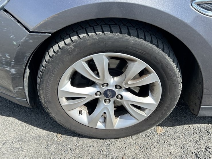 2012-ford-taurus-sel-sedan-image-31