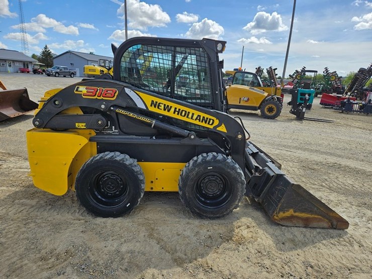 2021-new-holland-l318-image-6