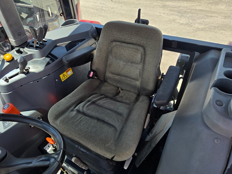 2014-massey-ferguson-4610-image-13