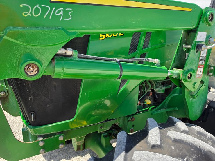 2022-john-deere-5100e-image-8