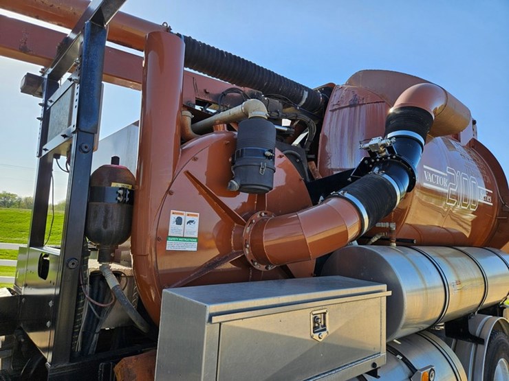 2001-vactor-2100-image-47