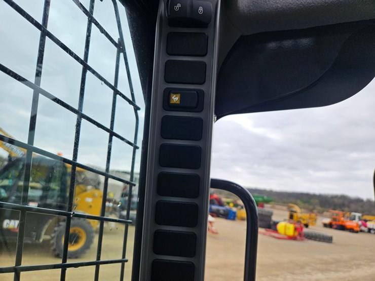 new-holland-l328-image-25