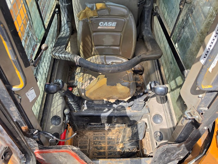 2015-case-sr240-image-9