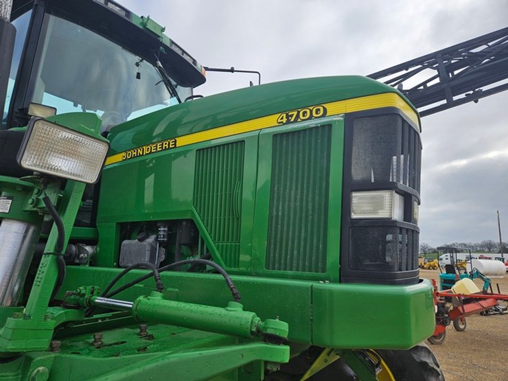 john-deere-4700-image-10