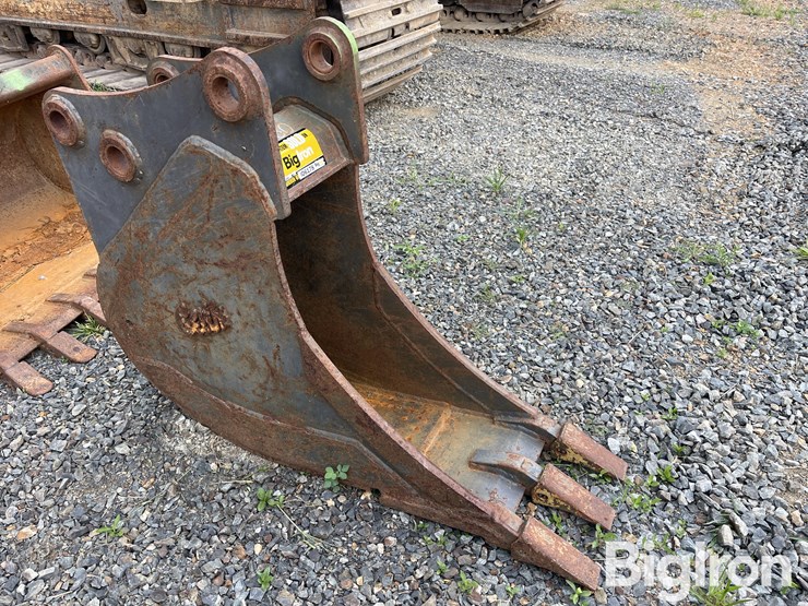 2011-new-holland-lb75-image-3