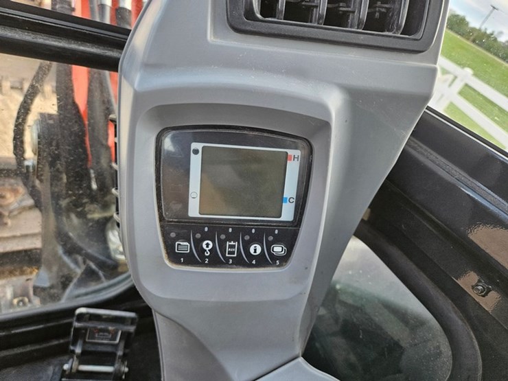 2020-kubota-u55-image-40