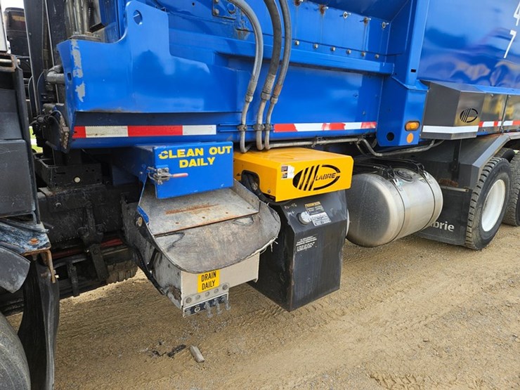 #5222-•-2015-peterbilt-garbage-truck-image-26