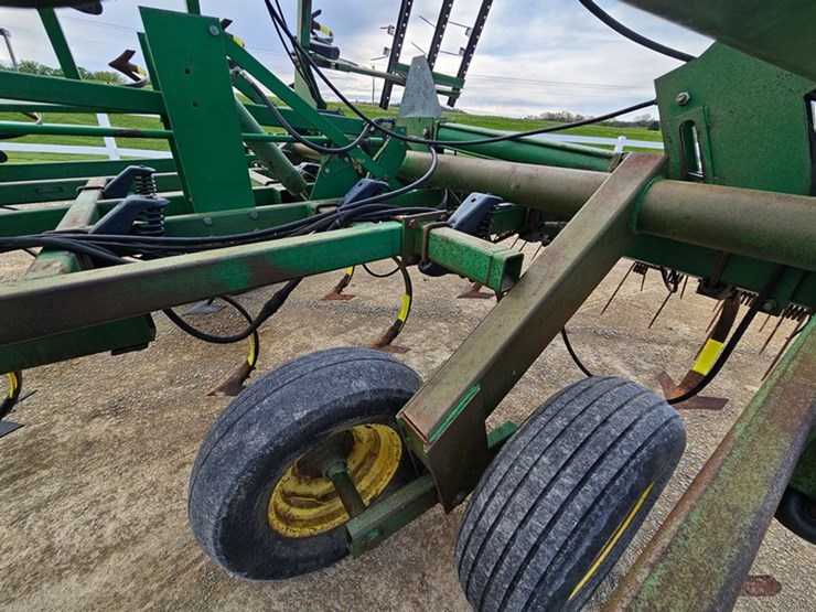 john-deere-28-image-40