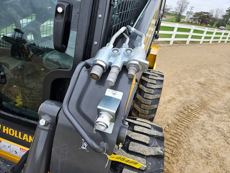 new-holland-l328-image-11