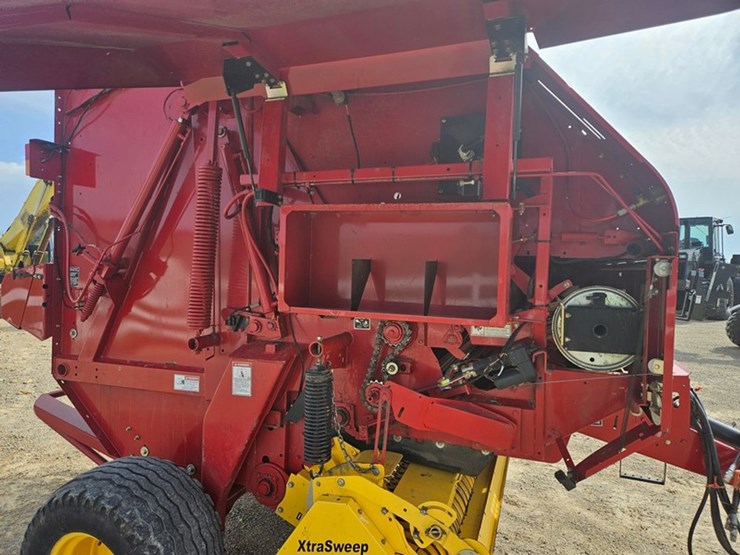 new-holland-br7090-image-23